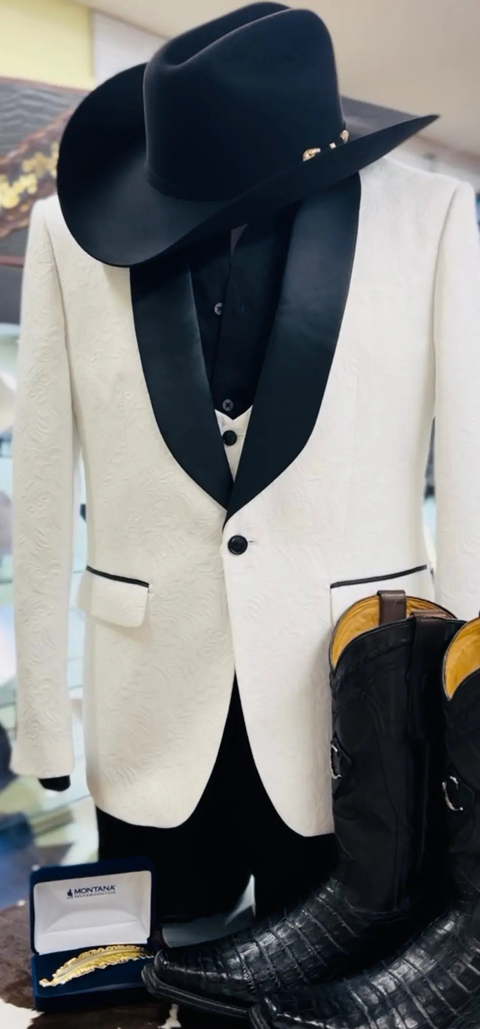 El Catrin Elegant Men's 3 Piece Suit Sanchez Brothers Western Wear Aurora